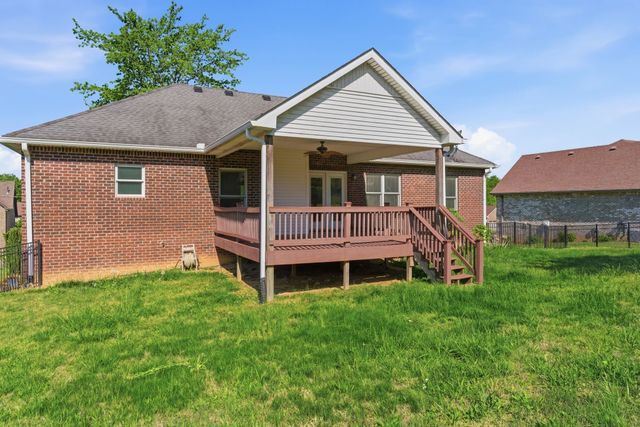2010 Rebekah Dr, Greenbrier, TN 37073