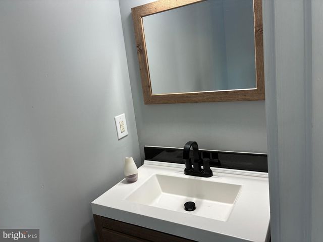 80 E 3RD ST, Moorestown, NJ 08057
