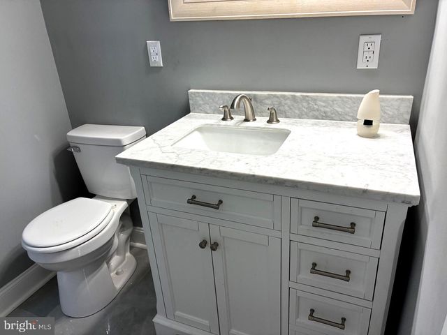 80 E 3RD ST, Moorestown, NJ 08057