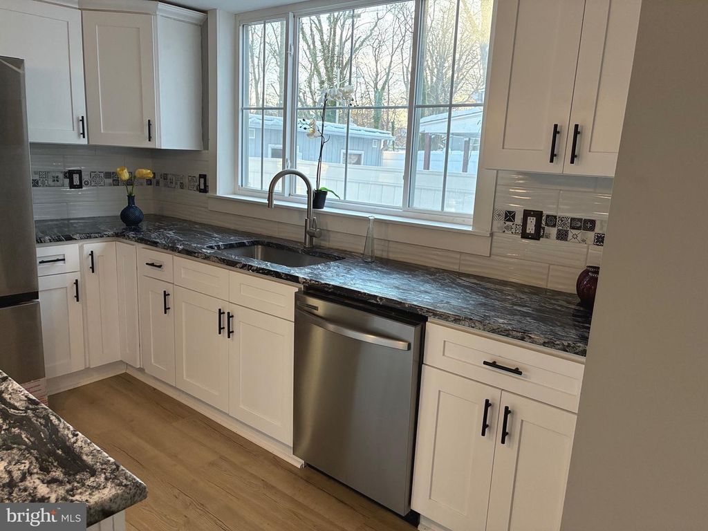 80 E 3RD ST, Moorestown, NJ 08057