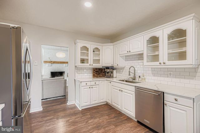 2023 BAY RD, Pasadena, MD 21122