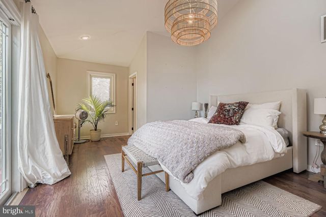 2023 BAY RD, Pasadena, MD 21122