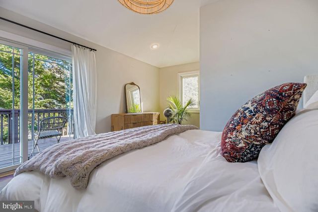 2023 BAY RD, Pasadena, MD 21122