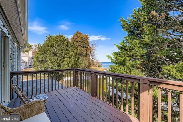 2023 BAY RD, Pasadena, MD 21122