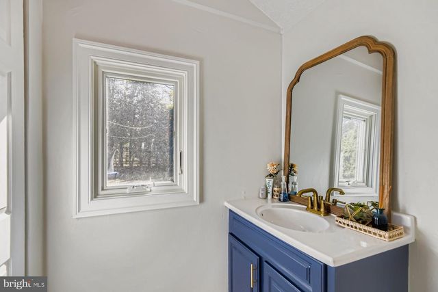 2023 BAY RD, Pasadena, MD 21122