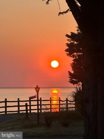 2023 BAY RD, Pasadena, MD 21122