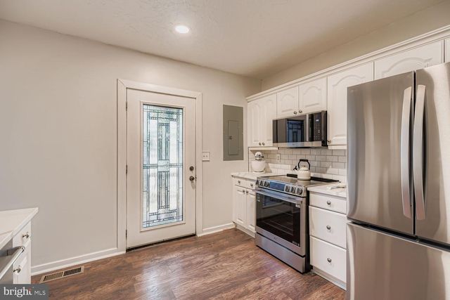 2023 BAY RD, Pasadena, MD 21122