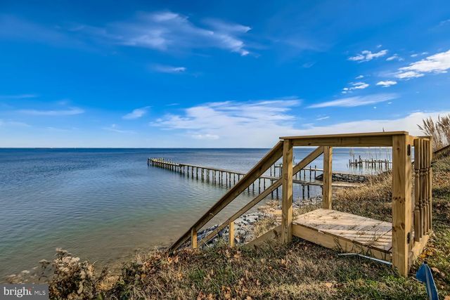 2023 BAY RD, Pasadena, MD 21122