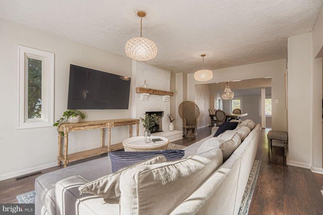 2023 BAY RD, Pasadena, MD 21122