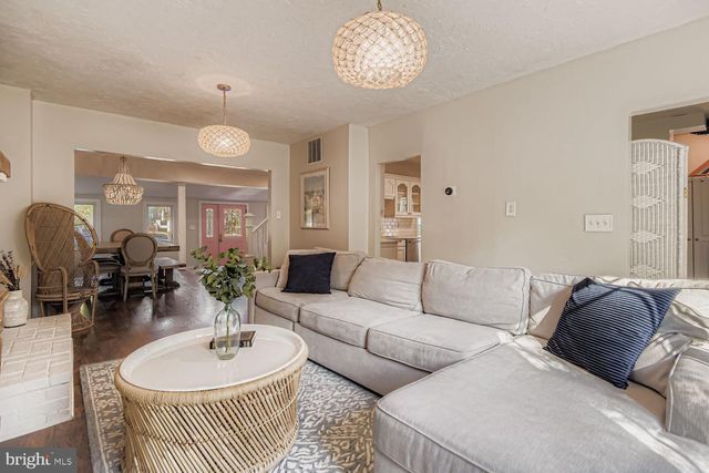 2023 BAY RD, Pasadena, MD 21122