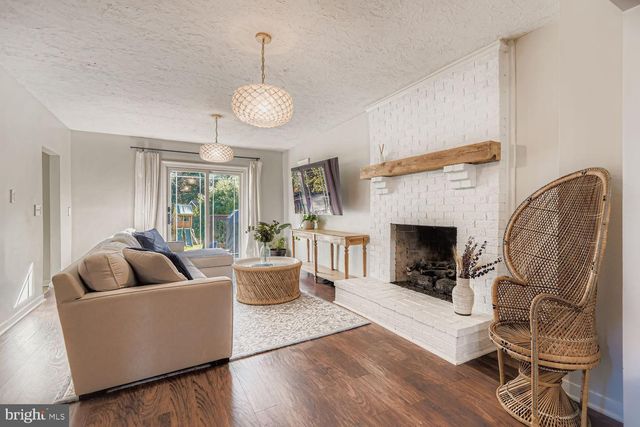 2023 BAY RD, Pasadena, MD 21122