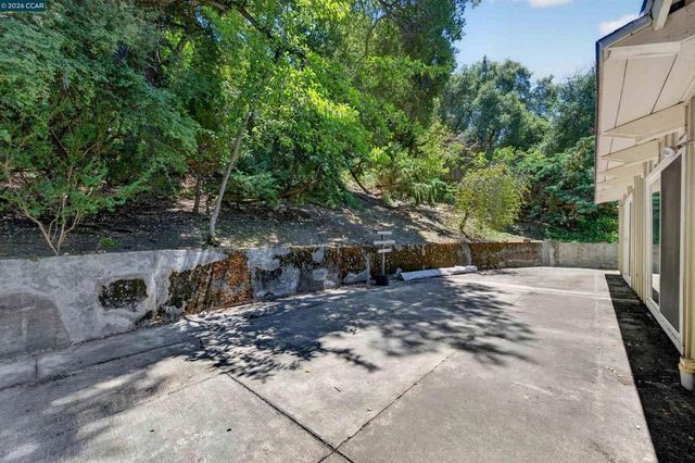 3 Shadow Creek Ln, Orinda, CA 94563