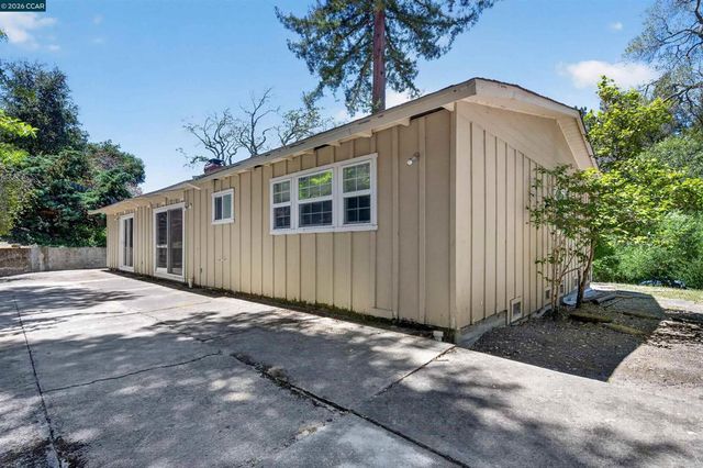 3 Shadow Creek Ln, Orinda, CA 94563