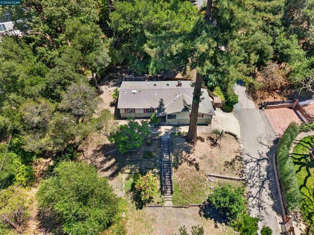 3 Shadow Creek Ln, Orinda, CA 94563