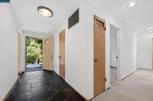 3 Shadow Creek Ln, Orinda, CA 94563