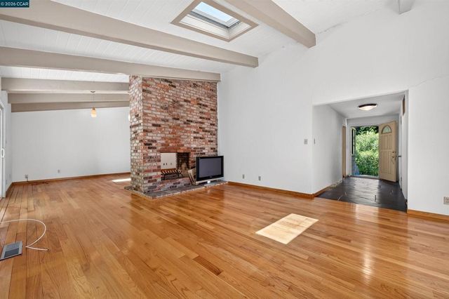 3 Shadow Creek Ln, Orinda, CA 94563