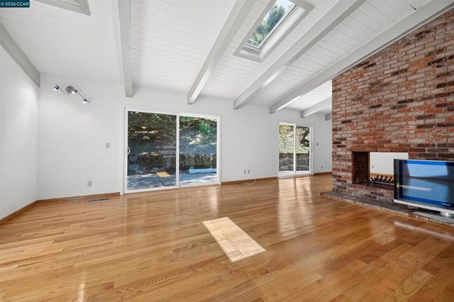 3 Shadow Creek Ln, Orinda, CA 94563