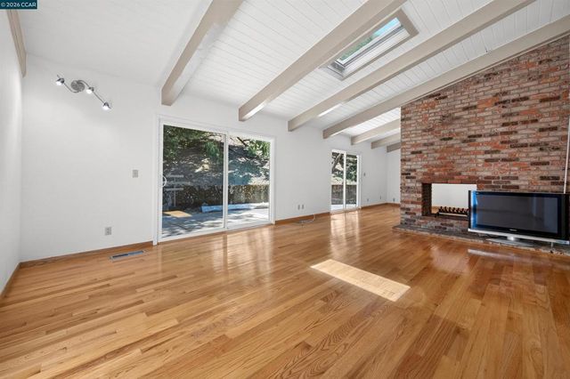 3 Shadow Creek Ln, Orinda, CA 94563