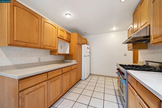 3 Shadow Creek Ln, Orinda, CA 94563