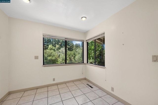 3 Shadow Creek Ln, Orinda, CA 94563