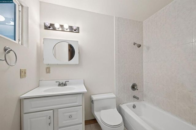 3 Shadow Creek Ln, Orinda, CA 94563