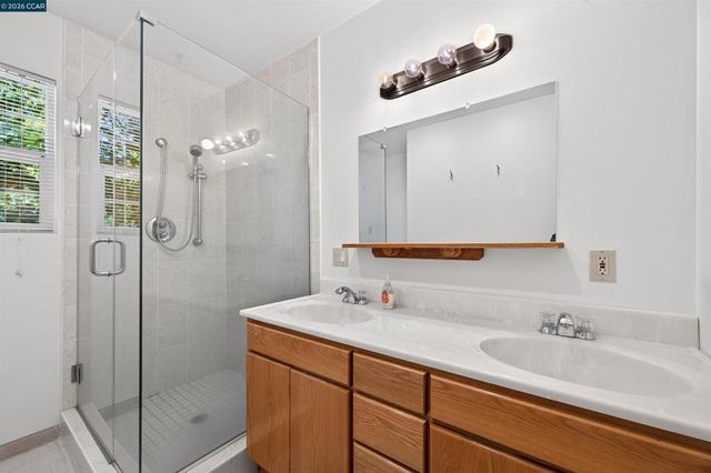 3 Shadow Creek Ln, Orinda, CA 94563