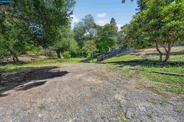 3 Shadow Creek Ln, Orinda, CA 94563