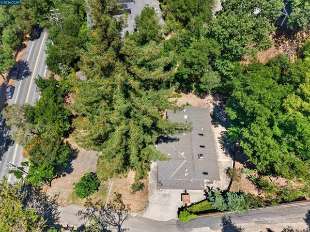 3 Shadow Creek Ln, Orinda, CA 94563