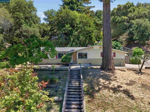3 Shadow Creek Ln, Orinda, CA 94563