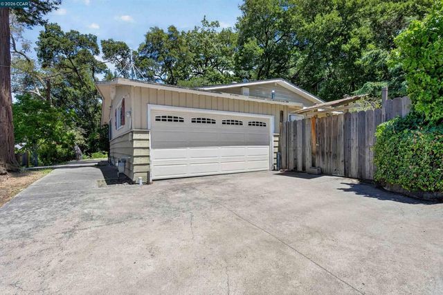 3 Shadow Creek Ln, Orinda, CA 94563