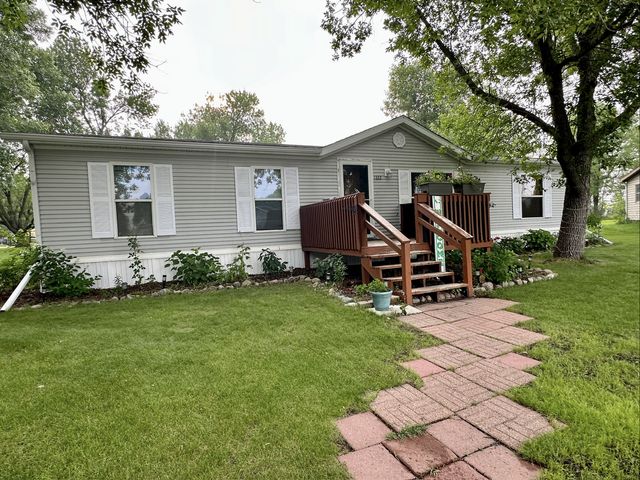 1332 Sandstone Drive, West Fargo, ND 58078