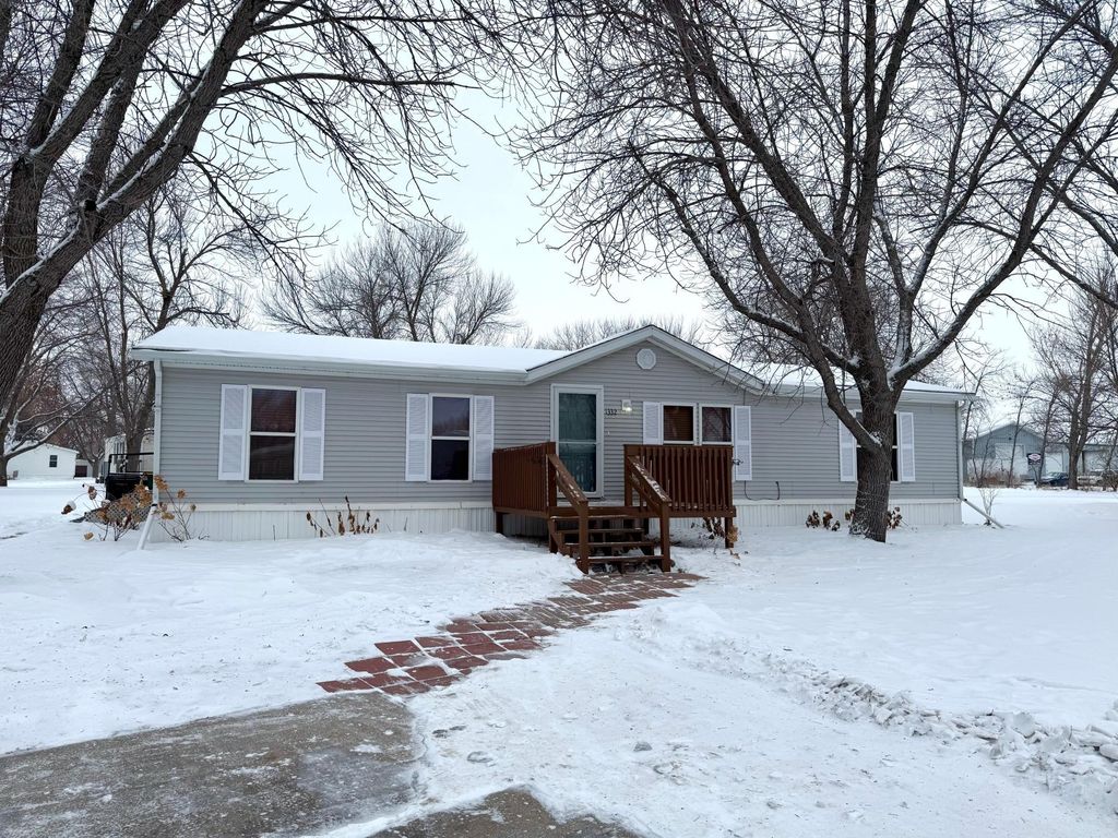 1332 Sandstone Drive, West Fargo, ND 58078