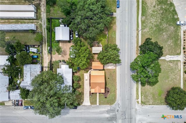 217 N Walnut Avenue, Luling, TX 78648