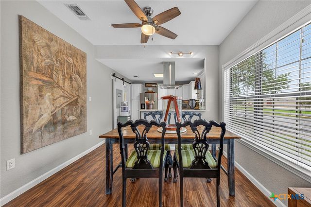 217 N Walnut Avenue, Luling, TX 78648