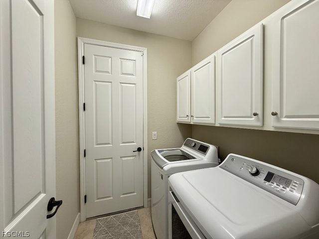 28627 Derry CT, Bonita Springs, FL 34135