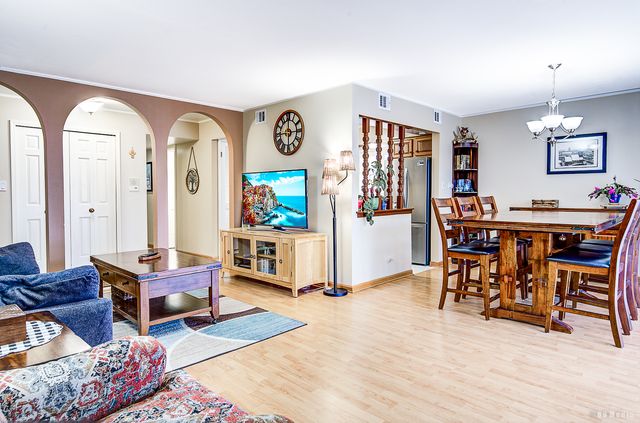 4114 W 99th Street D, Oak Lawn, IL 60453