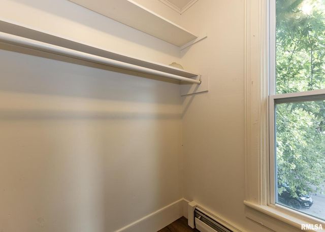 633 7TH Avenue S, Clinton, IA 52732