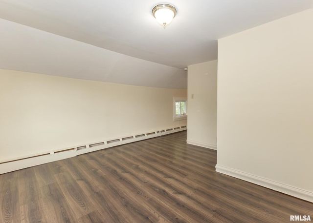 633 7TH Avenue S, Clinton, IA 52732