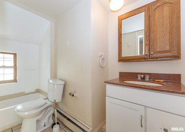 633 7TH Avenue S, Clinton, IA 52732