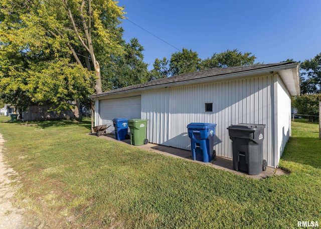 633 7TH Avenue S, Clinton, IA 52732