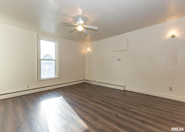 633 7TH Avenue S, Clinton, IA 52732