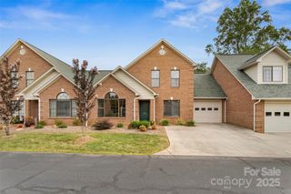 1635 20th Avenue Court NE, Hickory, NC 28601