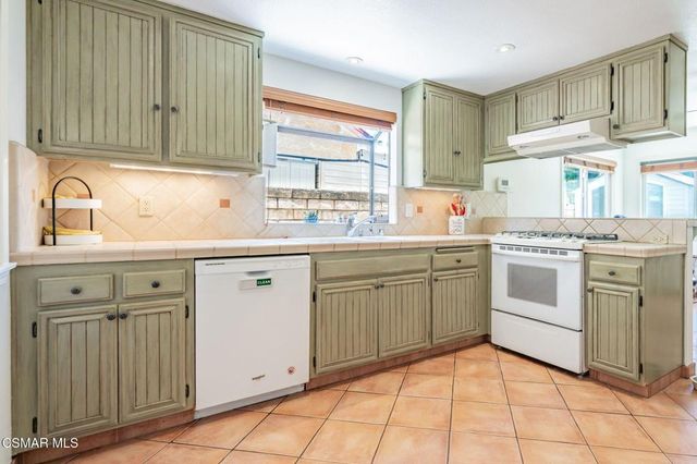 2527 Chandler Avenue, Simi Valley, CA 93065