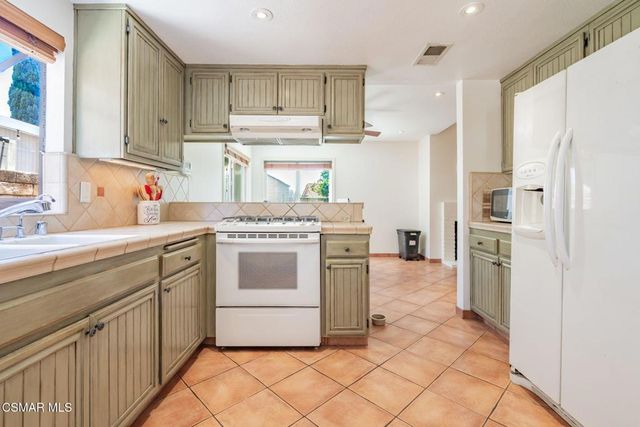 2527 Chandler Avenue, Simi Valley, CA 93065