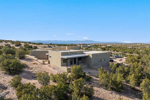 2 Vista Del Cielo, Santa Fe, NM 87506
