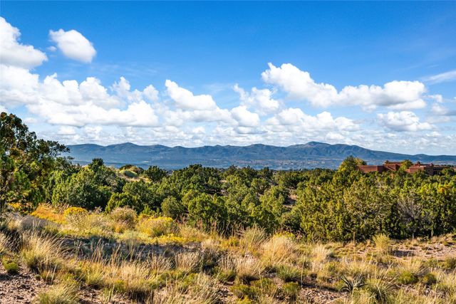 2 Vista Del Cielo, Santa Fe, NM 87506