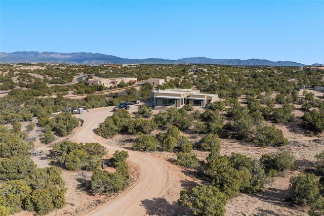 2 Vista Del Cielo, Santa Fe, NM 87506