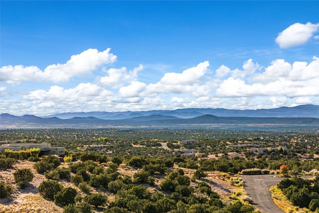 2 Vista Del Cielo, Santa Fe, NM 87506