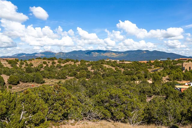 2 Vista Del Cielo, Santa Fe, NM 87506