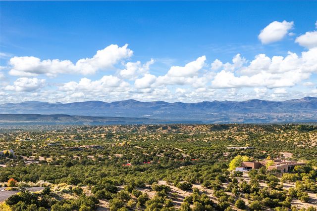 2 Vista Del Cielo, Santa Fe, NM 87506